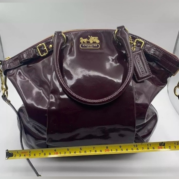 COACH Madison Lindsey Patent Leather Large 18627
Satchel in Plum Good Condition - Picture 5 of 12
